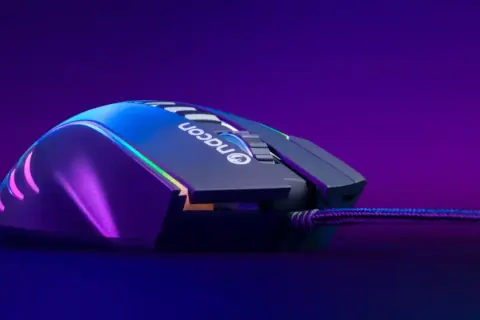 Gaming-Maus mit RGB-Beleuchtung. Bereit, die bluetooth maus verbinden und ins Spiel einzutauchen.