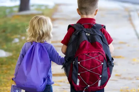 Tornister czy plecak dla trzecioklasisty? Co wybrać dla zdrowia?