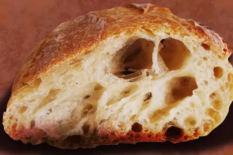 Un pain artisanal à la mie aérée et à la croûte dorée. Le secret pour savoir quel pain ne fait pas grossir ? Celui-ci, léger et savoureux !