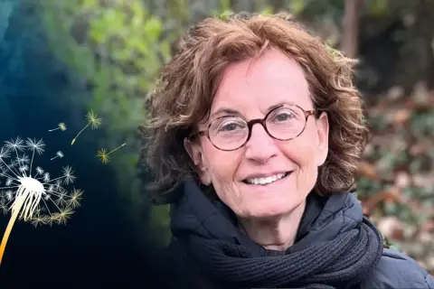 Ingrid Lomfors ler med glasögon och en scarf. En maskros sprider sina frön i bakgrunden.