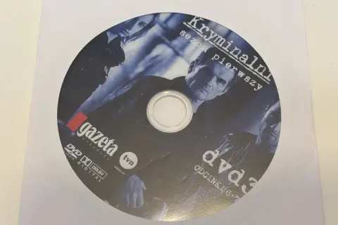 Płyta DVD z serialem "Kryminalni", sezon pierwszy, odcinki 6-7. Wydanie Gazety Wyborczej.