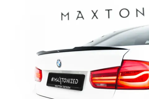 Spoiler do BMW F30: Carbon czy ABS? Montaż krok po kroku