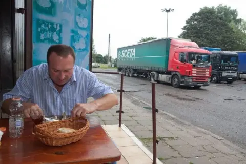 Gdzie zjeść na trasie S7? Najlepsze miejsca, które musisz znać