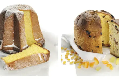 Un pandoro étoilé saupoudré de sucre glace à gauche, et un panettone aux fruits confits à droite.