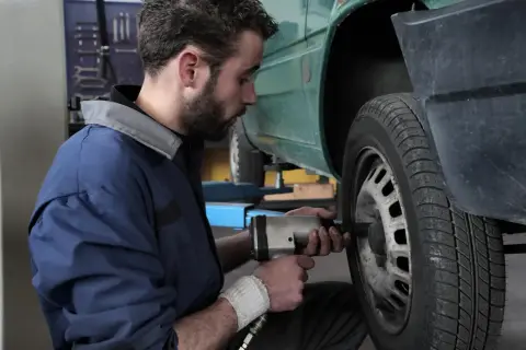Ile lat mogą mieć opony w Niemczech? Ważne zalecenia dla kierowców