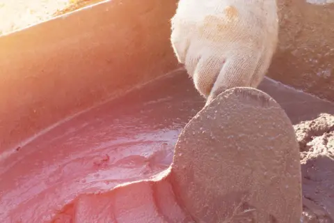 Jaki cement do murowania? Wybierz najlepszy dla trwałych konstrukcji
