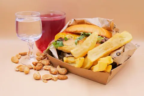 Czego nie jeść aby mieć ładną cerę? Unikaj tych produktów!