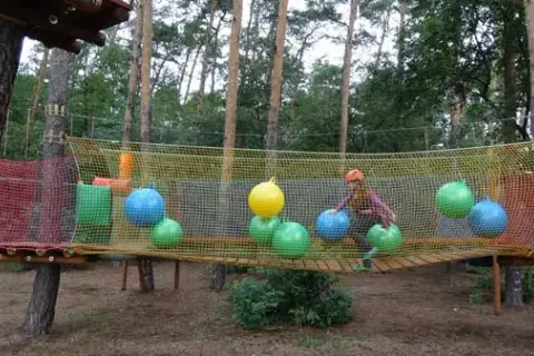 Włocławski Park Linowy: Trasy, cennik, bezpieczeństwo gotowi na start?