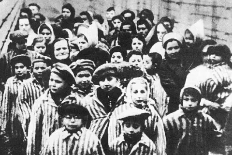 Kto wyzwolił Auschwitz? Prawda o bohaterach i tragedii obozu