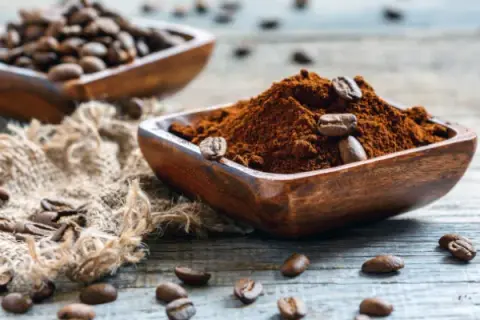 Jak długo parzyć kawę, by uniknąć gorzkiego smaku i cieszyć się aromatem?