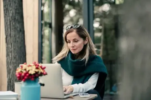 Czy mogę odstąpić od umowy kupna samochodu w salonie bez problemów?