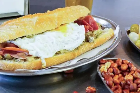 Almuerzos en Valencia centro: Los bares y bocadillos que no fallan