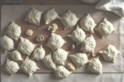 Ile pierogów z 1 kg mąki? Od 100 do 150! Mój przepis i porady.