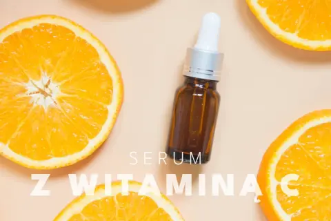 Serum z witaminą C na twarz, otoczone soczystymi plastrami pomarańczy.