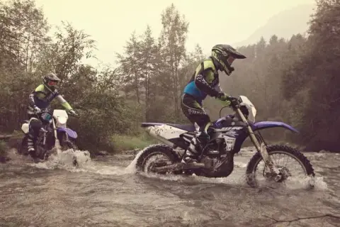 Jakie enduro do lasu? Poradnik dla początkujących i amatorów