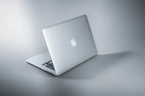 Jak skutecznie usunąć aplikacje z MacBooka bez problemów