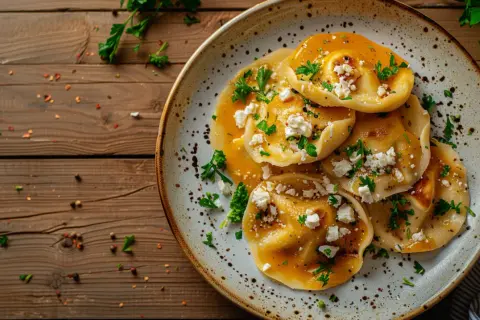 Pierogi z dynią i fetą: Idealny przepis na pierogi z dynią i serem feta