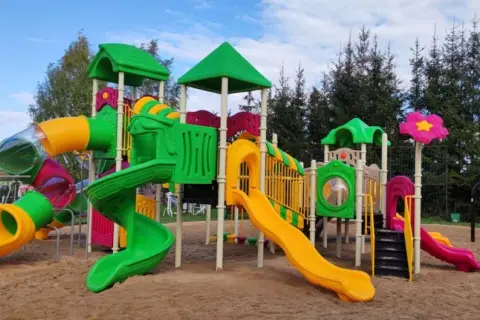 Ile kosztuje plac zabaw? Analiza kosztów i zwrotu z inwestycji