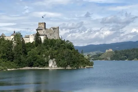Zamki w Pieninach: Odkryj tajemnice Czorsztyna i Niedzicy