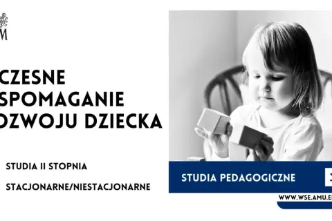 Małe dziecko bawi się klockami. Plakat informuje o studiach II stopnia z wczesnego wspomagania rozwoju dziecka.