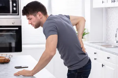 Die perfekte arbeitshöhe in der küche für mehr Komfort und weniger Rückenschmerzen