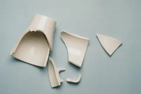 Gdzie wyrzucić ceramikę? Uniknij błędów w utylizacji naczyń