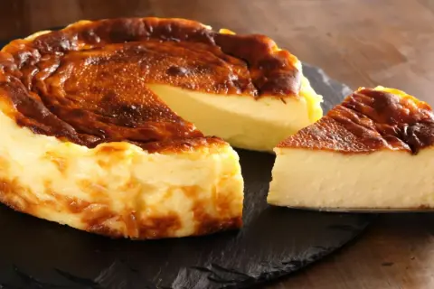 Sernik bez spodu, który zawsze się udaje? Poznaj mój sekret!