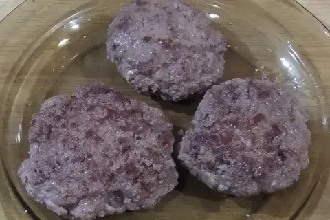 Idealny kotlet wołowy do burgera? Zrób go sam! Poradnik
