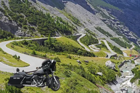 Najlepsze trasy motocyklowe w Włoszech: odkryj ukryte skarby i piękno