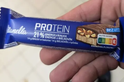 Baton proteinowy przed czy po treningu - co wybierać dla lepszej regeneracji?