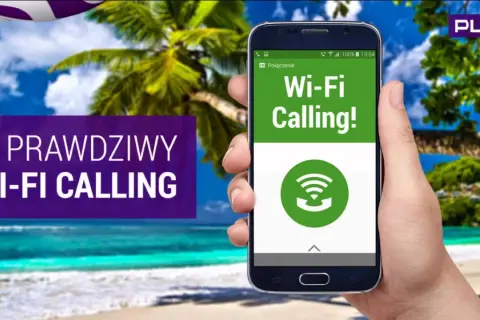 Dłoń trzyma smartfon z napisem "Wi-Fi Calling!" na tle rajskiej plaży. Prawdziwy wi-fi calling, gdziekolwiek jesteś.
