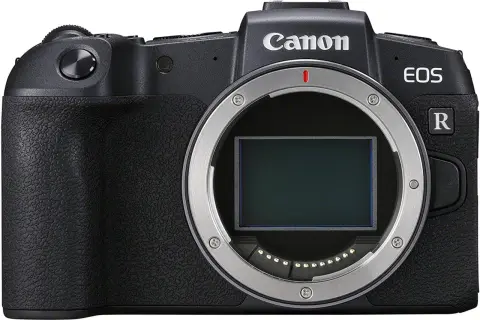 Macchina foto Canon EOS R, con obiettivo innestato.