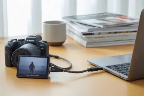 Jak zgrać zdjęcia z aparatu na komputer kablem USB? Instrukcja krok po kroku