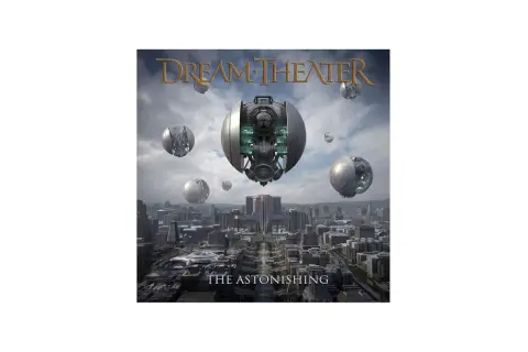 Okładka albumu Dream Theater The Astonishing. Futurystyczne miasto pod niebem z chmurami, nad którym unoszą się metalowe kule.