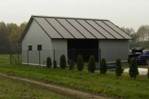 Jaką płytę warstwową na warsztat wybrać, aby uniknąć kosztów?