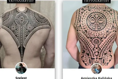 Męskie plecy pokryte skomplikowanym, czarnym tatuażem w stylu maoryskim. Wzory tworzą symetryczne, geometryczne kształty i maskę.