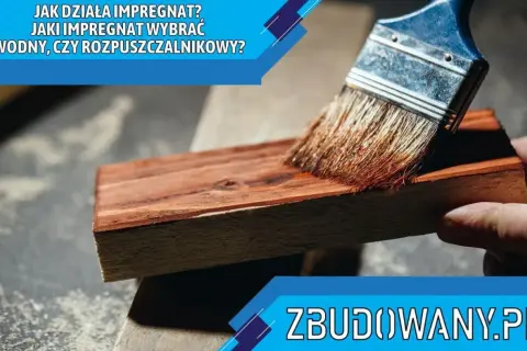 Pędzel nakłada impregnat na drewno.