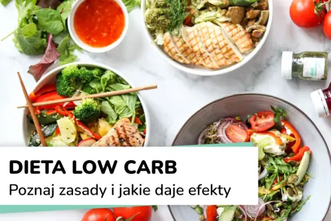 Kolorowe miski z sałatkami i grillowanym mięsem, idealne na dietę niskowęglowodanową.