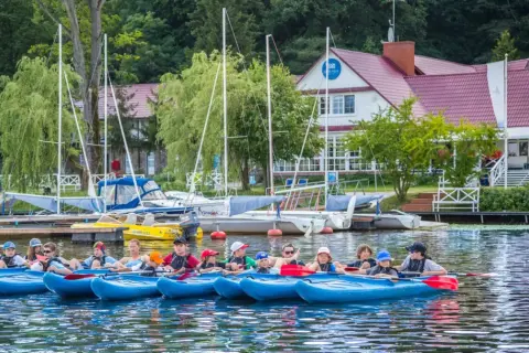 Zalew Zegrzyński: Atrakcje, plaże, sport i relaks. Co musisz wiedzieć?