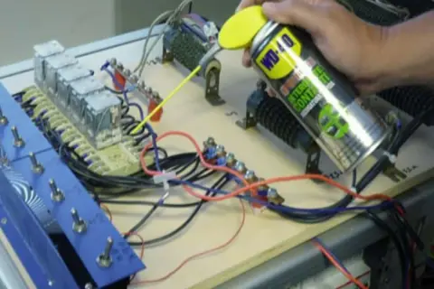 Jak czyścić płytki elektroniczne (PCB)? Bezpiecznie i skutecznie!
