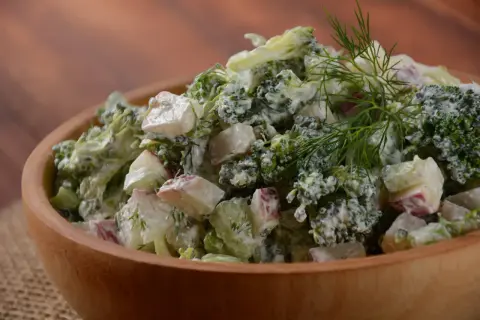 Głąb brokuła: zero waste! Pyszne sałatki i sekrety kuchni