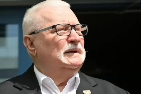 Lech Wałęsa w okularach i z charakterystycznym wąsem. Zastanawiam się, ile procent ma Lech w sobie dzisiaj?