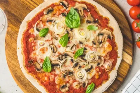 Jak zrobić szybko ciasto na pizzę: 5-minutowy przepis bez drożdży