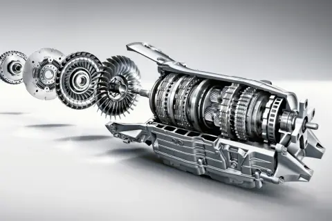 Rozłożony na części 7G-TRONIC: koło zamachowe, sprzęgło, turbina i precyzyjne tryby skrzyni biegów.