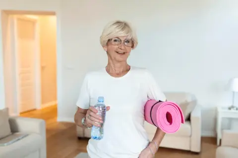 Odwodnienie u seniora: objawy, pomoc i kiedy wezwać lekarza?