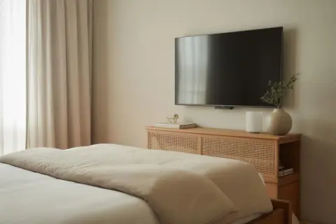Telewizor w sypialni: Jaka wysokość dla komfortu i zdrowia?