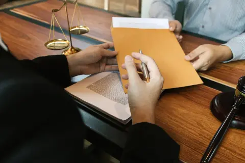 Co może opiekun prawny osoby ubezwłasnowolnionej? Poznaj jego prawa i obowiązki