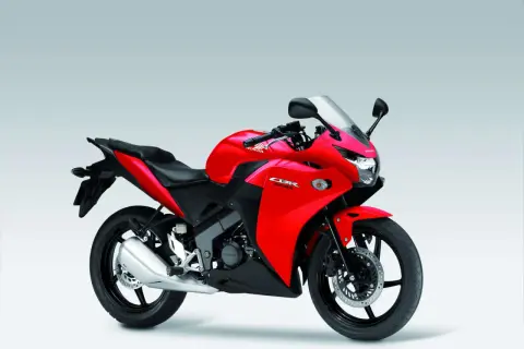 Honda CBR 125 ile ma koni? Odkryj prawdę o mocy motocykla