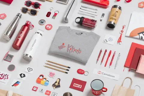 Artículos promocionales que se venden más por internet: botellas, sudadera, bolígrafos, llaveros, tazas y más.
