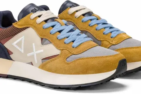 Scarpe uomo SUN68 gialle con lacci azzurri e dettagli colorati. Stile casual e moderno per un look vivace.